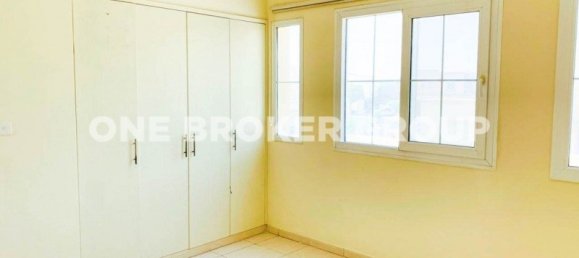 3 bedrooms Villa in Dubai, UAE No. 935 13