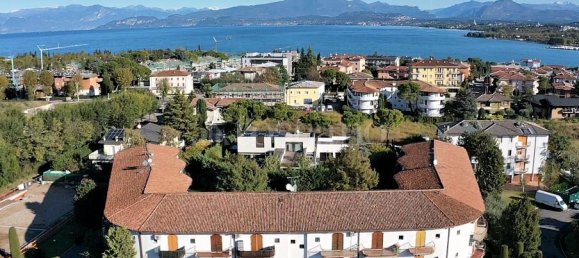 Квартира с 2 комнатами в Пескьера дель Гарда, Италия № 170381 17