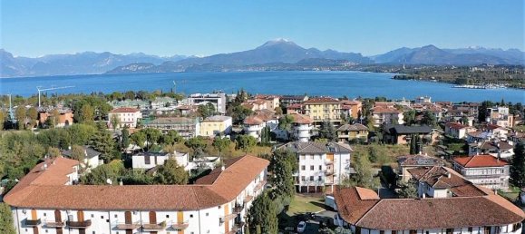 Квартира с 2 комнатами в Пескьера дель Гарда, Италия № 170381 15