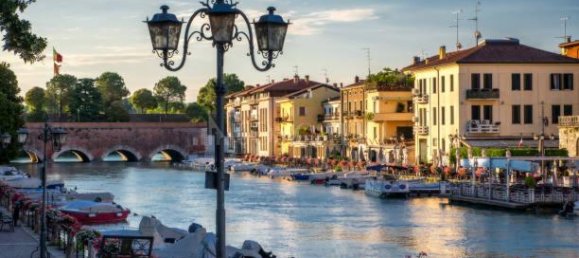 Квартира с 2 комнатами в Пескьера дель Гарда, Италия № 170381 22