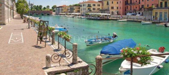 Квартира с 2 комнатами в Пескьера дель Гарда, Италия № 170381 24