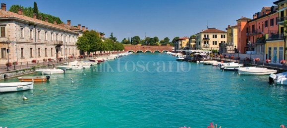 Квартира с 2 комнатами в Пескьера дель Гарда, Италия № 170381 21