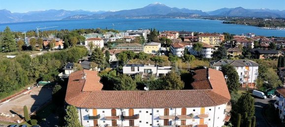 Квартира с 2 комнатами в Пескьера дель Гарда, Италия № 170381 16