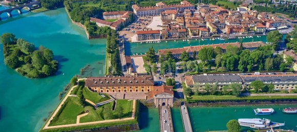 Квартира с 2 комнатами в Пескьера дель Гарда, Италия № 170381 18