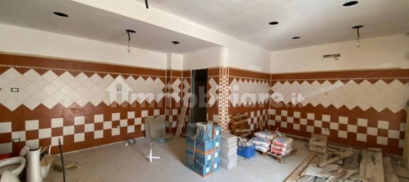 3-Zimmer Gewerbliche Immobilie in Fondi, Italy, Nr. 311788 2