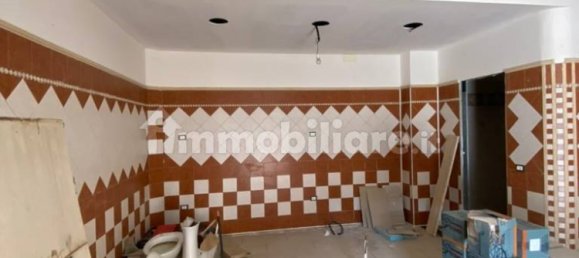 3-Zimmer Gewerbliche Immobilie in Fondi, Italy, Nr. 311788 5