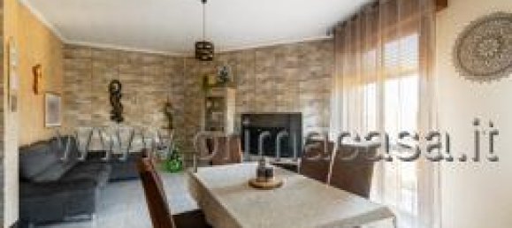 3 rooms Apartment in Correggio, Italy No. 234037 2