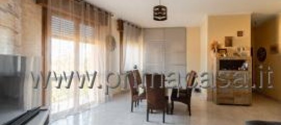 3 rooms Apartment in Correggio, Italy No. 234037 4