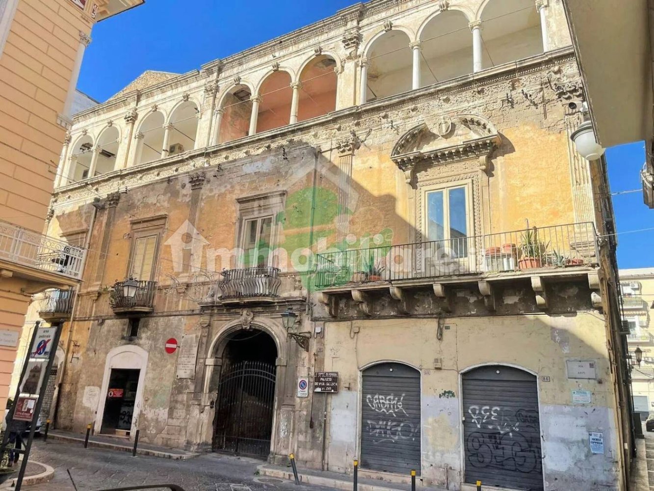 10 غرف نوم شقة في Foggia, Italy رقم 199004