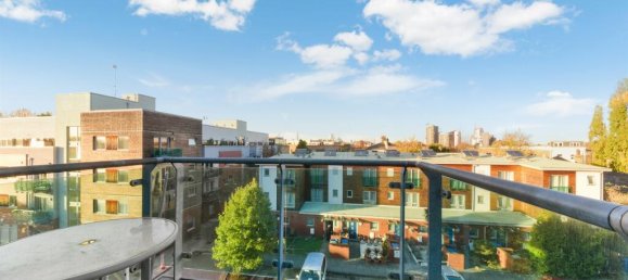 2 bedrooms Apartment in London, United Kingdom No. 9886 3