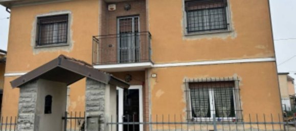3 bedrooms Apartment in Finale Emilia, Italy No. 374718 9