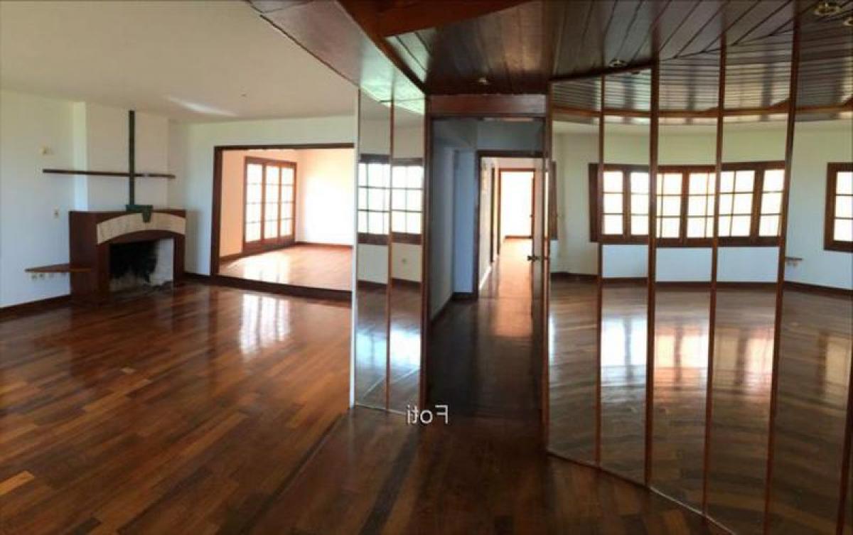 6 bedrooms House in Montevideo, Uruguay No. 5645