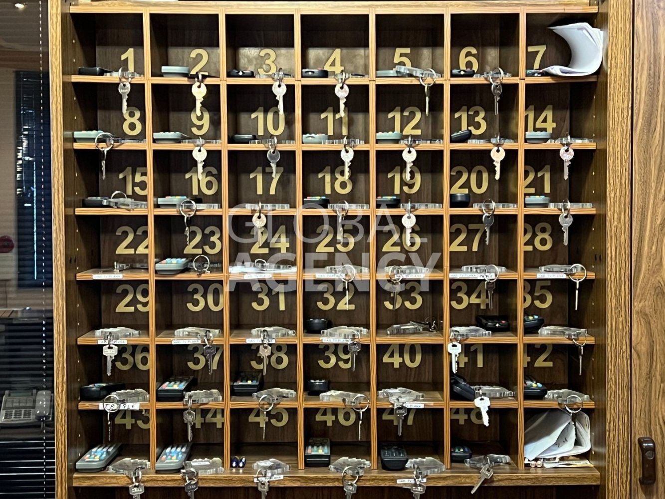 Edificio en Alcalá de Henares, Spain 6000 m² No. 236315