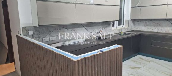 3 bedrooms Penthouse in Mosta, Malta No. 11118 2