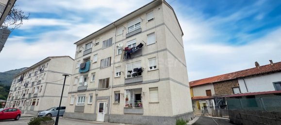 2 bedrooms Apartment in Los Corrales de Buelna, Spain No. 184864 2