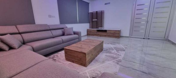 5 bedrooms House in Paphos, Cyprus No. 16645 3