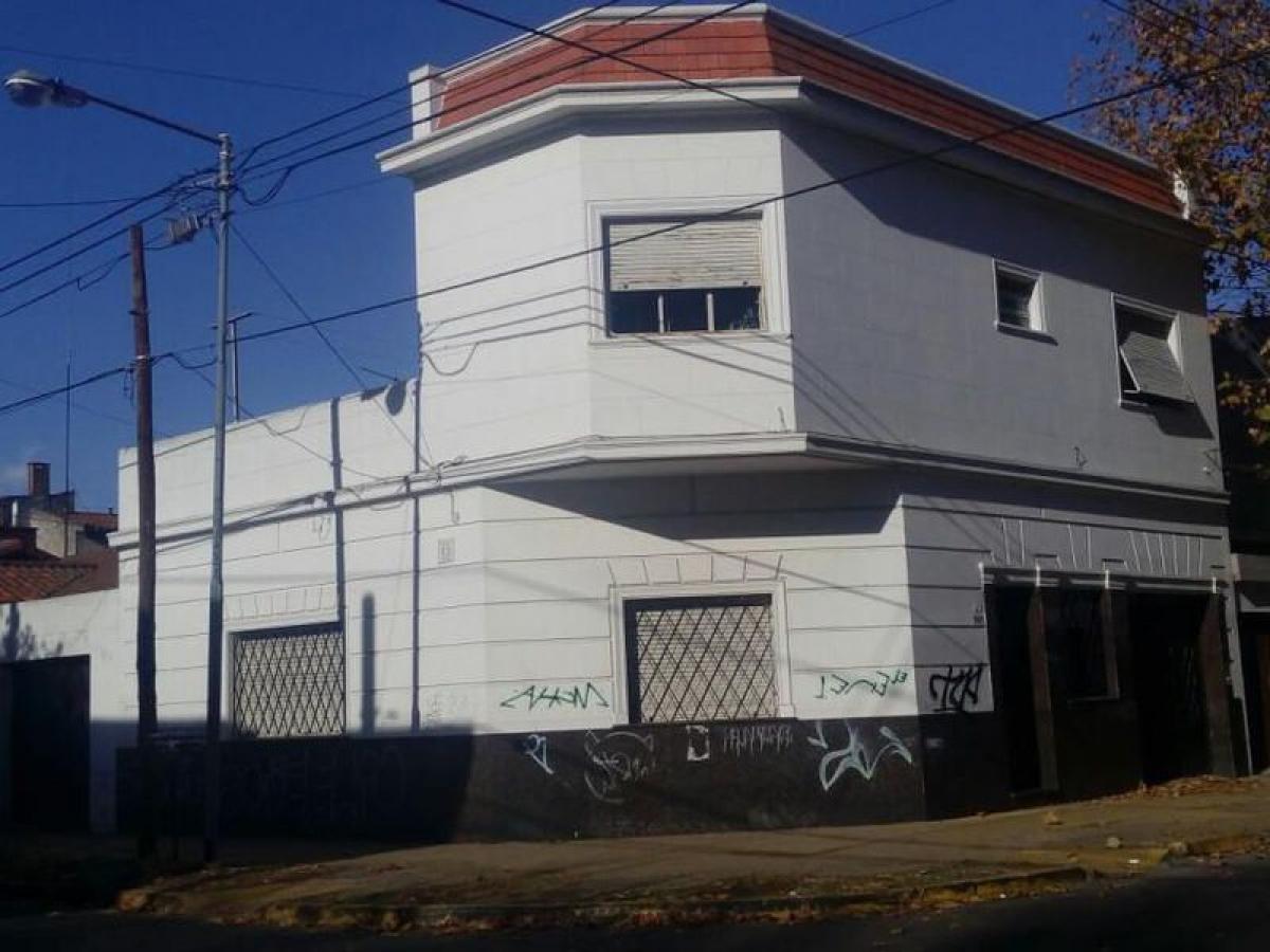 Casa de 3 dormitorios en General San Martín, Argentina No. 86242