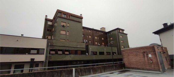 3 rooms Apartment in Pordenone, Italy No. 99019 8