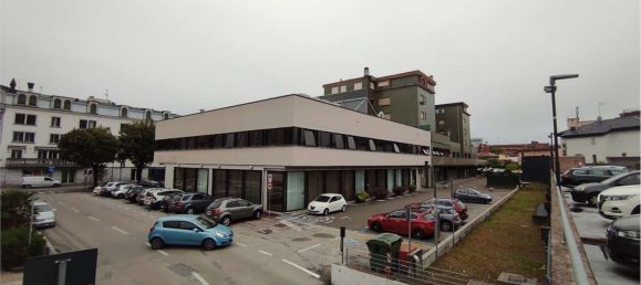 3 rooms Apartment in Pordenone, Italy No. 99019 2