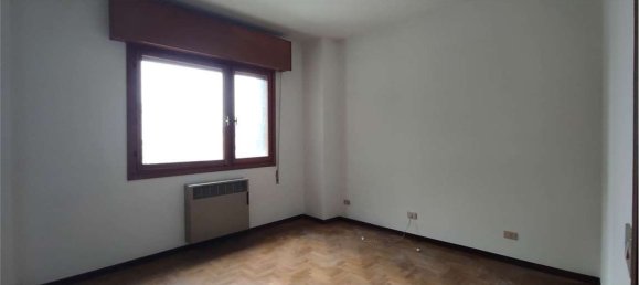 3 rooms Apartment in Pordenone, Italy No. 99019 3