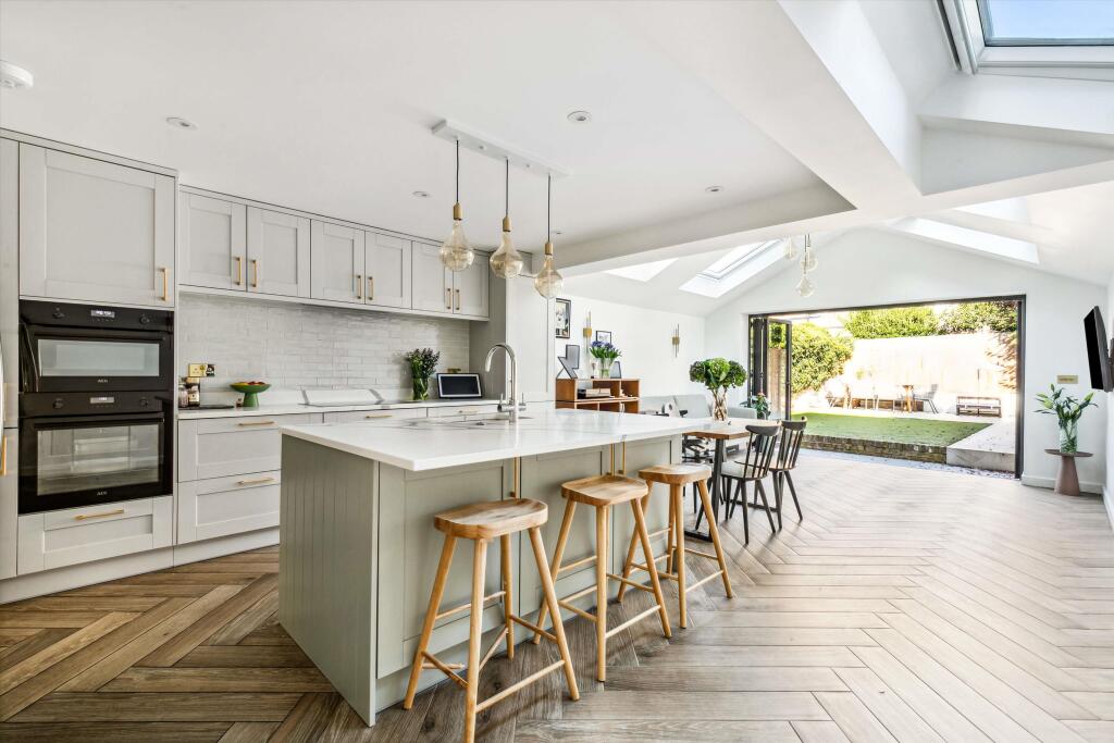 Дом с 4 спальнями в Лондон, Великобритания № 6954