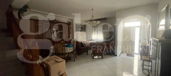 2 Schlafzimmer Haus in Oristano, Italy, Nr. 317592 2