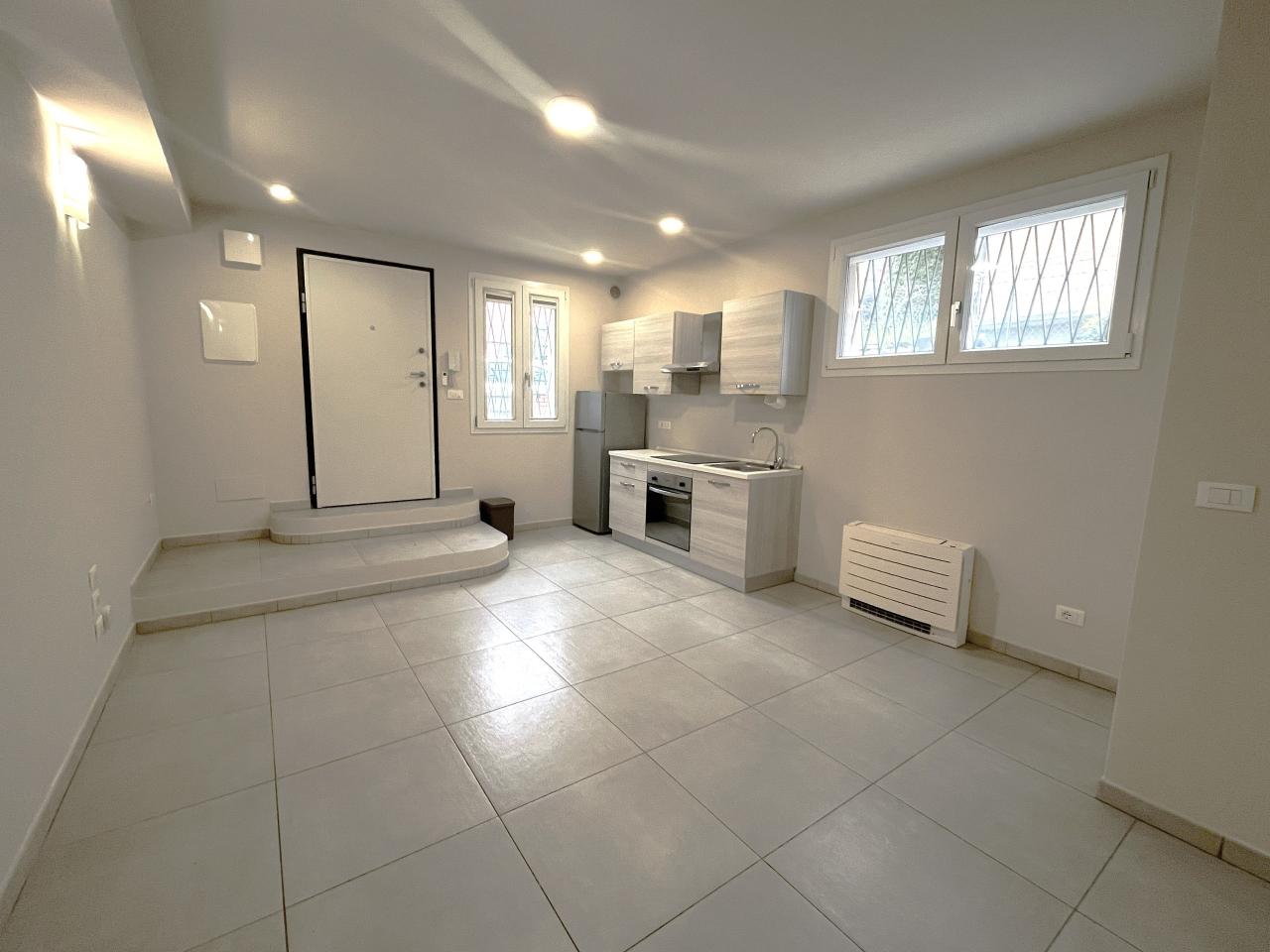 Apartamento de 2 habitaciónes en Bologna, Italy No. 238057