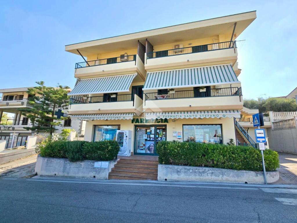 Propiedad comercial en Silvi, Italy 145 m² No. 377673