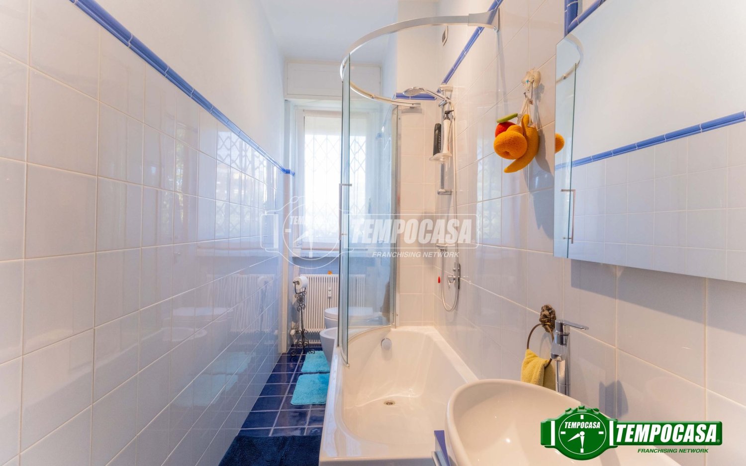 Квартира с 2 комнатами в Милан, Италия № 274443