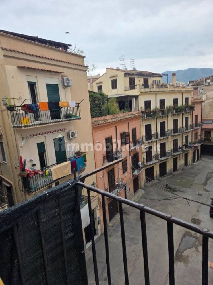 Apartamento de 2 dormitorios en Palermo, Italy No. 44265