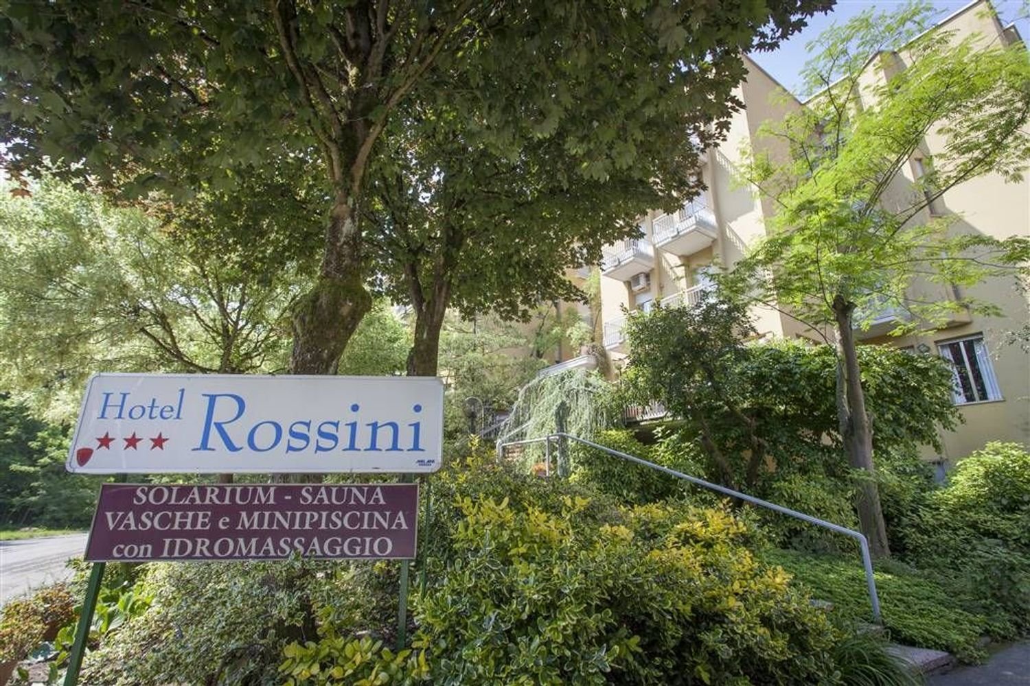 3000m² Building in Salsomaggiore Terme, Italy No. 207100