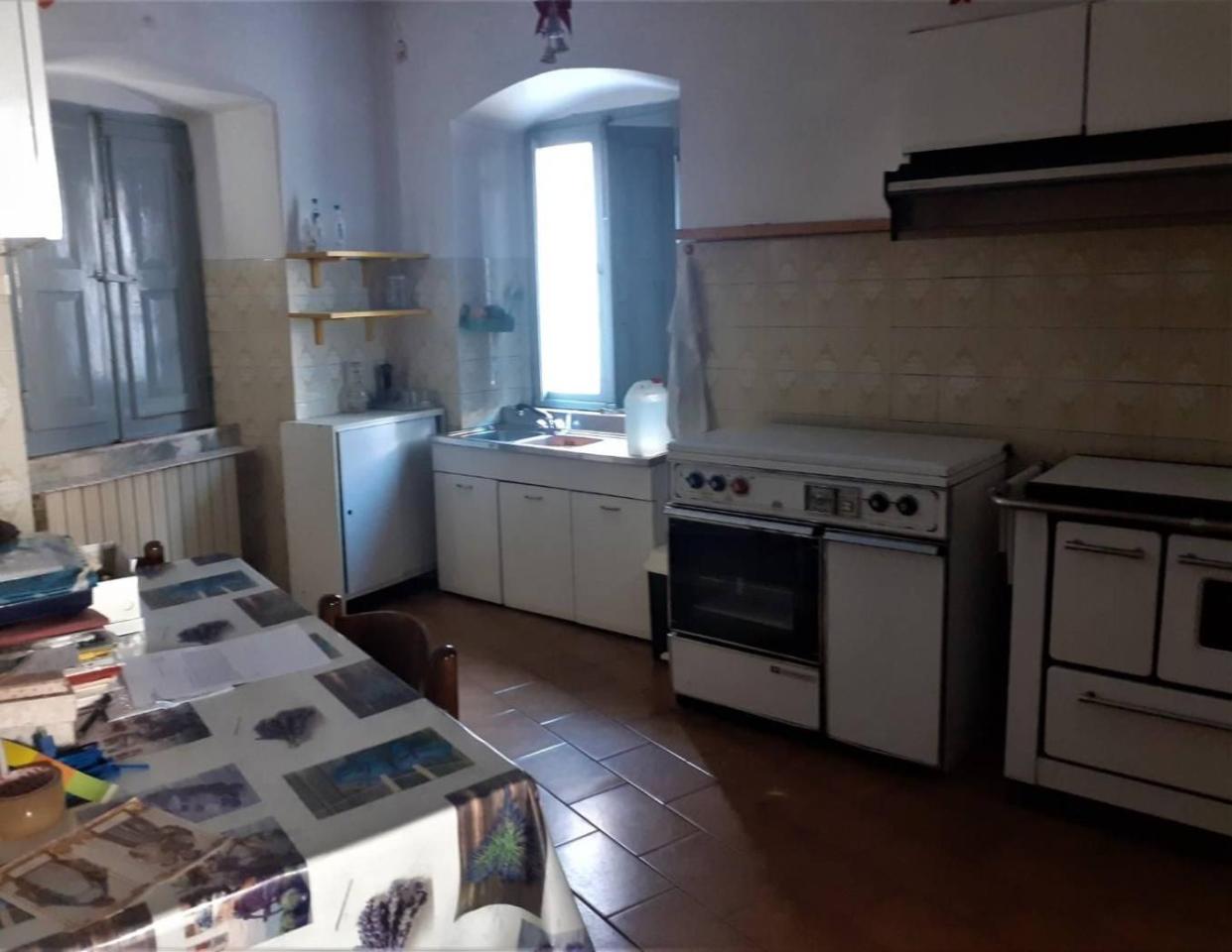 Дом с 11 комнатами в Масса, Италия № 108399