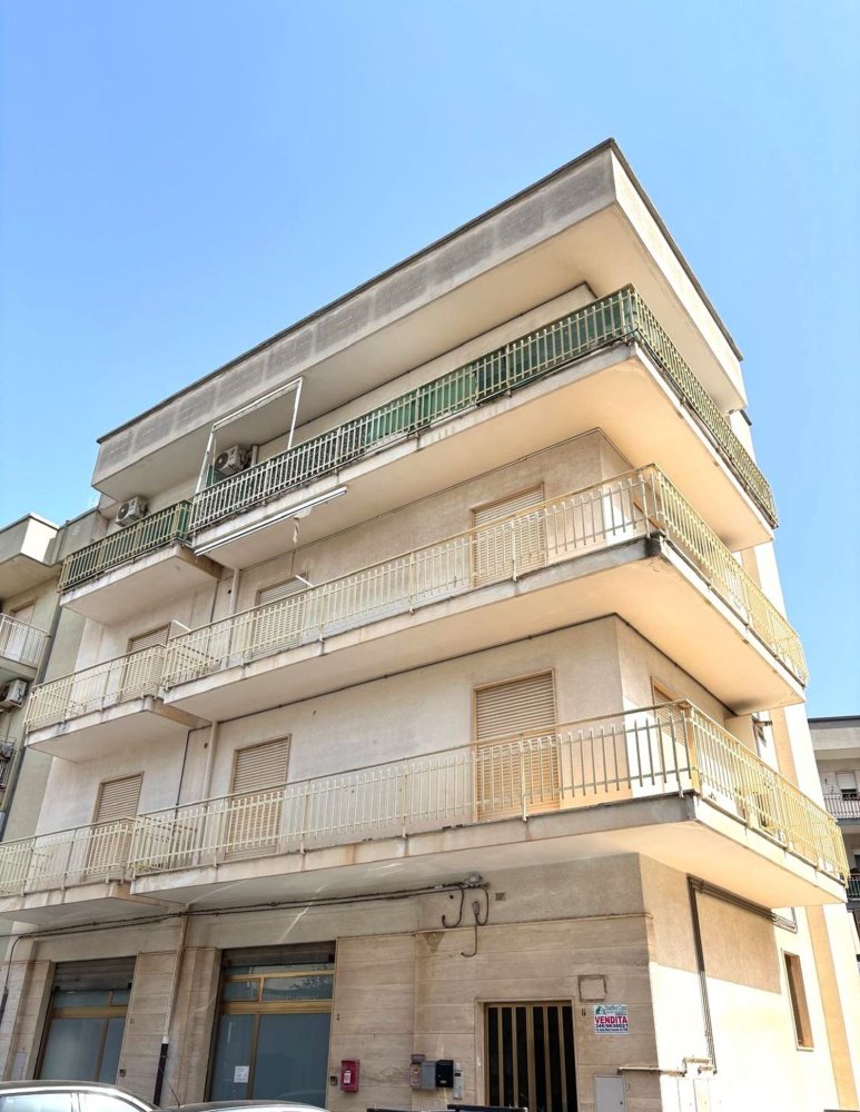 Apartamento de 5 dormitorios en Turi, Italy No. 314532
