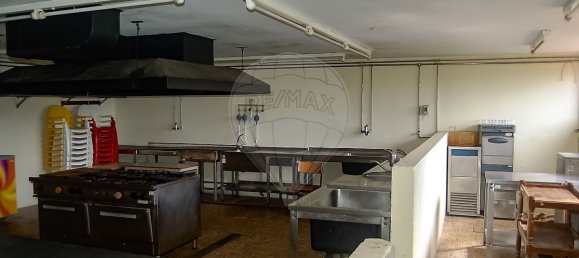 9 bedrooms Building in Oliveira de Azemeis, Portugal No. 63017 2