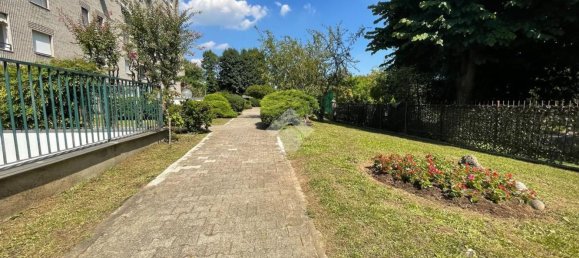 3 rooms Apartment in Monza, Italy No. 288246 3