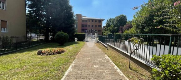 3 rooms Apartment in Monza, Italy No. 288246 8