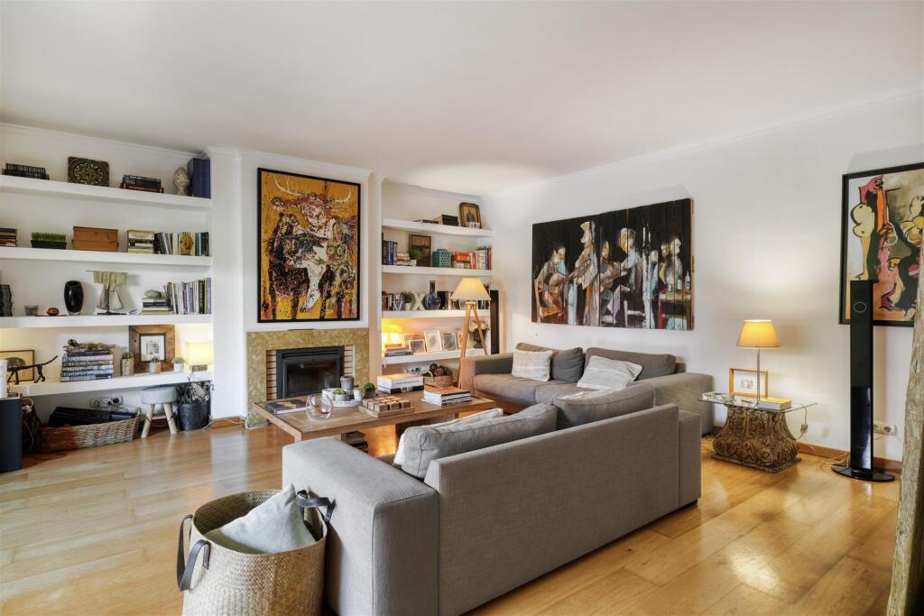 4 bedrooms Apartment in Cascais, Portugal No. 194333