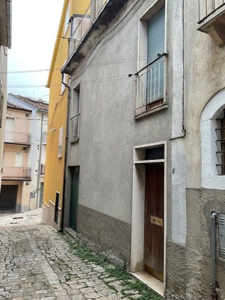 6 rooms House in Riccia, Italy No. 123255