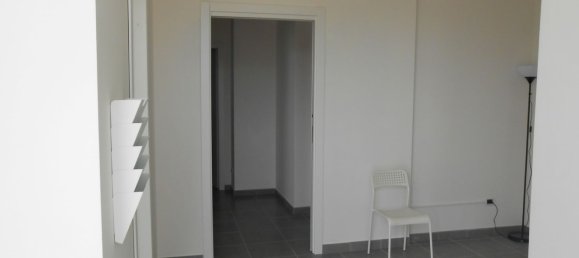 Gewerbliche Immobilie in Avezzano, Italy 82m², Nr. 113456 2