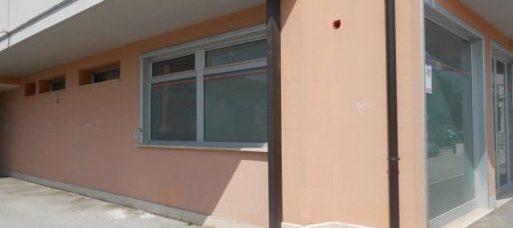 Gewerbliche Immobilie in Avezzano, Italy 82m², Nr. 113456 25