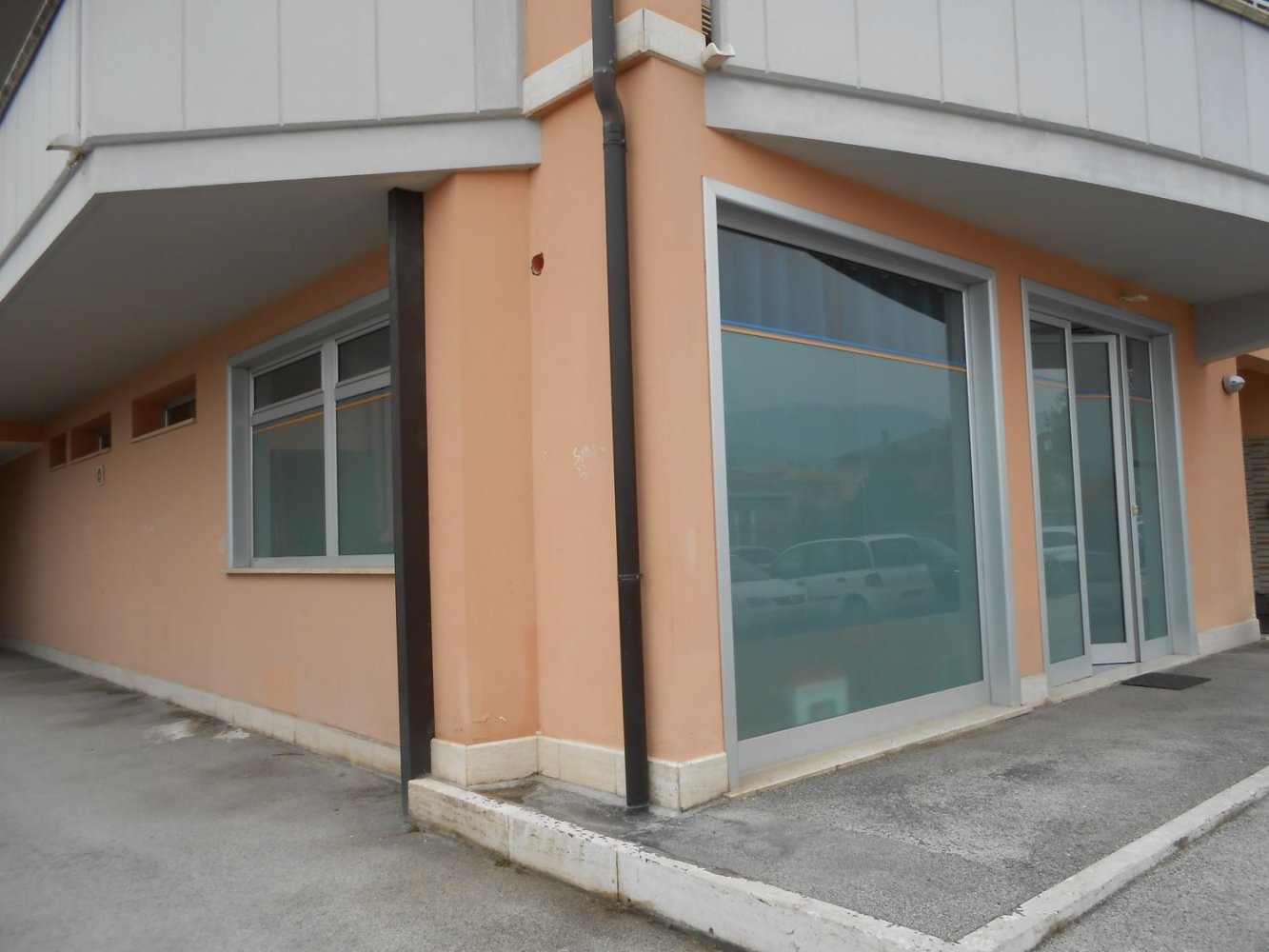 Gewerbliche Immobilie in Avezzano, Italy 82m², Nr. 113456