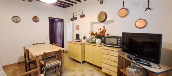 Apartamento de 4 habitaciónes en Lucca, Italy No. 110899 2
