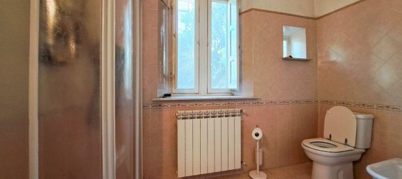 Apartamento de 4 habitaciónes en Lucca, Italy No. 110899 10