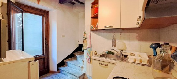 Apartamento de 4 habitaciónes en Lucca, Italy No. 110899 4
