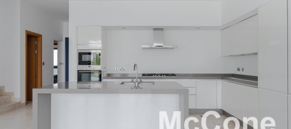 5 bedrooms Villa in Palm Jumeirah, UAE No. 26073 11