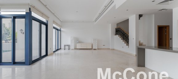 5 bedrooms Villa in Palm Jumeirah, UAE No. 26073 4