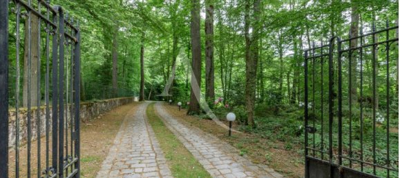 8 bedrooms House in Montevrain, France No. 176475 18