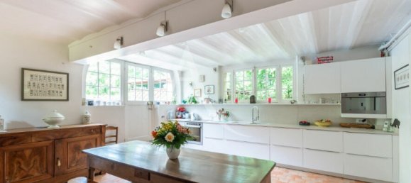 8 bedrooms House in Montevrain, France No. 176475 6