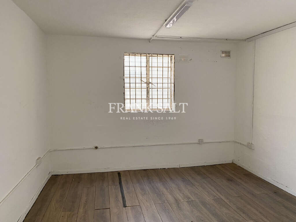 150m² Shop in Swieqi, Malta No. 12486