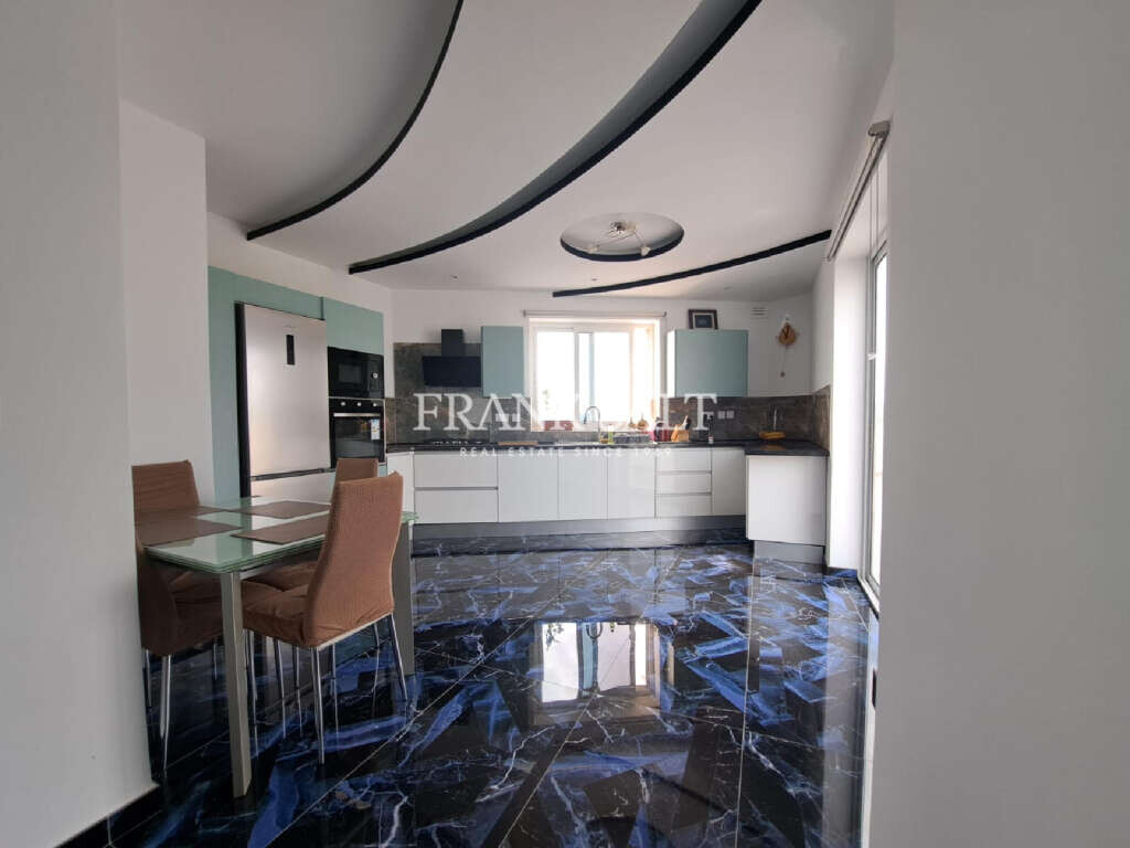 1 bedroom Penthouse in Saint Paul's Bay, Malta No. 2430